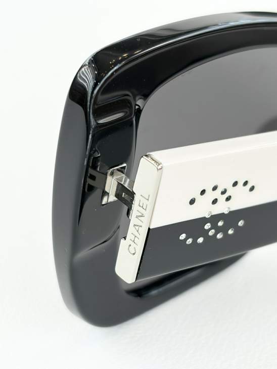 Picture of Chanel Sunglasses _SKUfw79721542fw